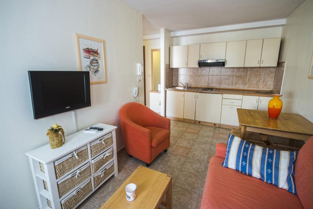 Aparthotel Castrum Novum Novigrad Istria Cameră foto