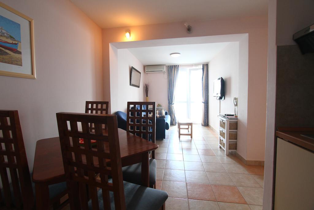 Aparthotel Castrum Novum Novigrad Istria Cameră foto